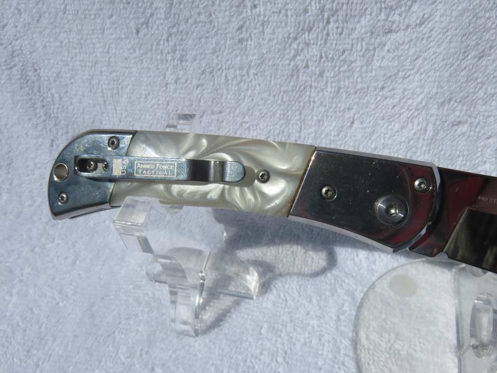 Classic Gents White Pearl Handle SS. Switchblade with a Safety. Nice!-img-6