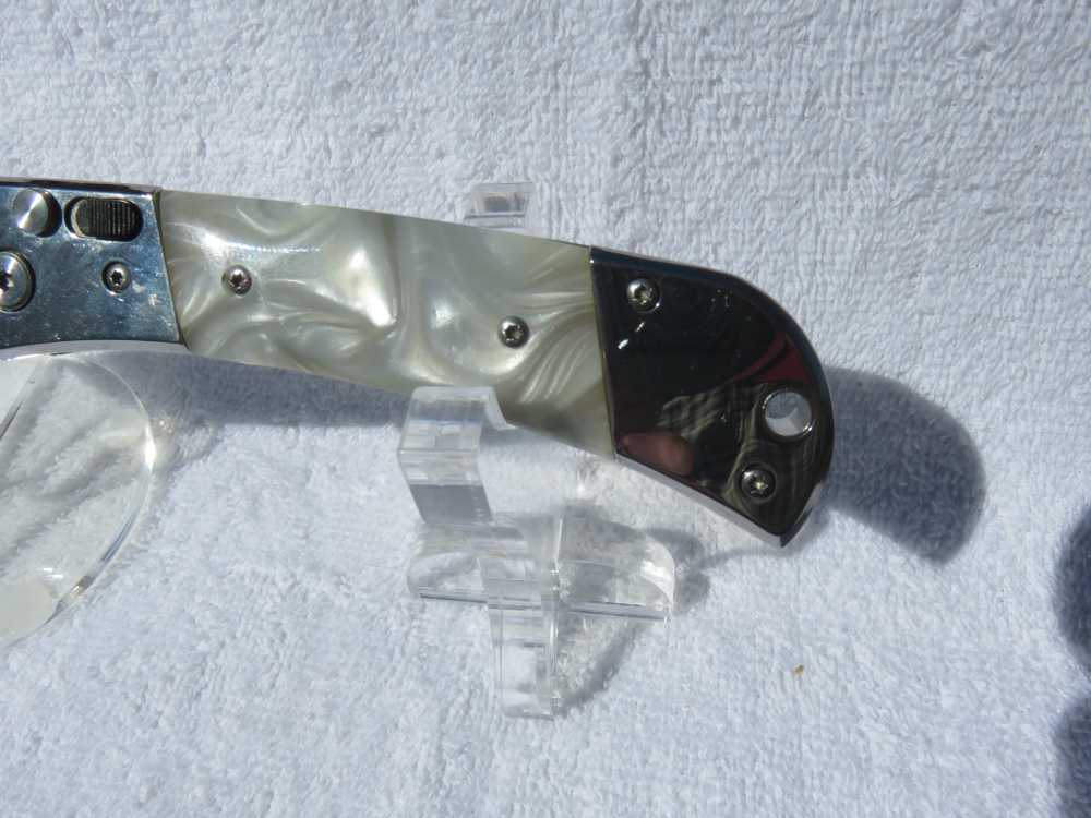 Classic Gents White Pearl Handle SS. Switchblade with a Safety. Nice!-img-3