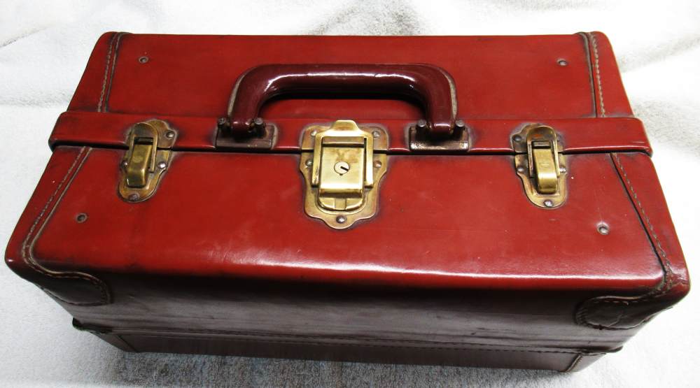 Knickerbocker Case Co. Top Grain Cowhide With Key & Lures-img-0