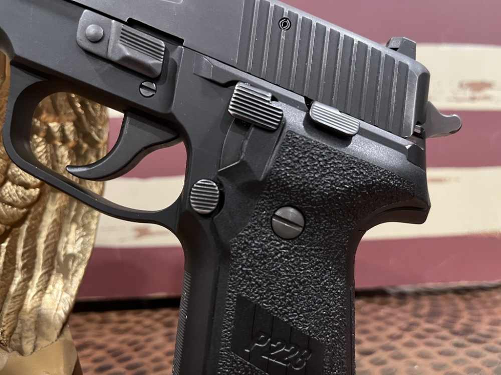 Sig Sauer Swiss Police P228-img-3