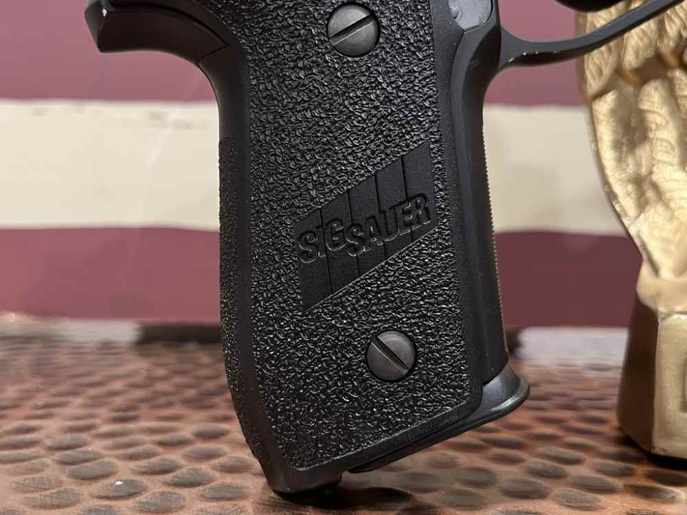 Sig Sauer Swiss Police P228-img-10