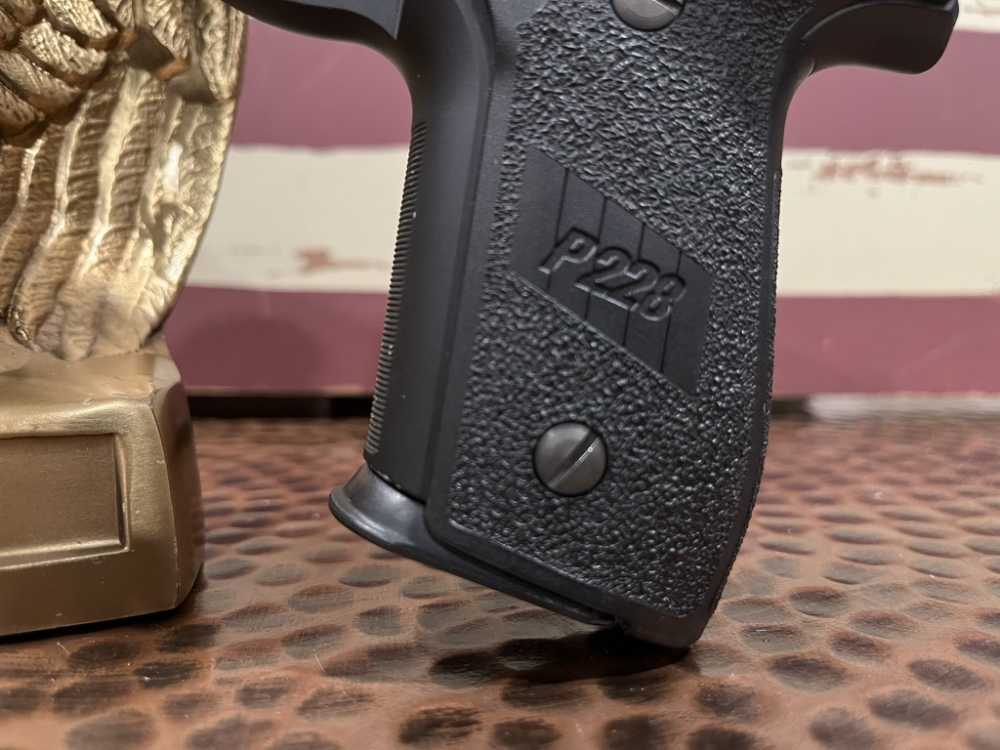 Sig Sauer Swiss Police P228-img-2