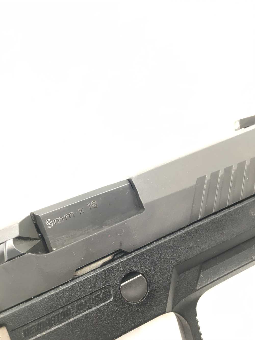 Sig Sauer P320 Carry 9mm Pistol with one Magazine and factory case-img-7
