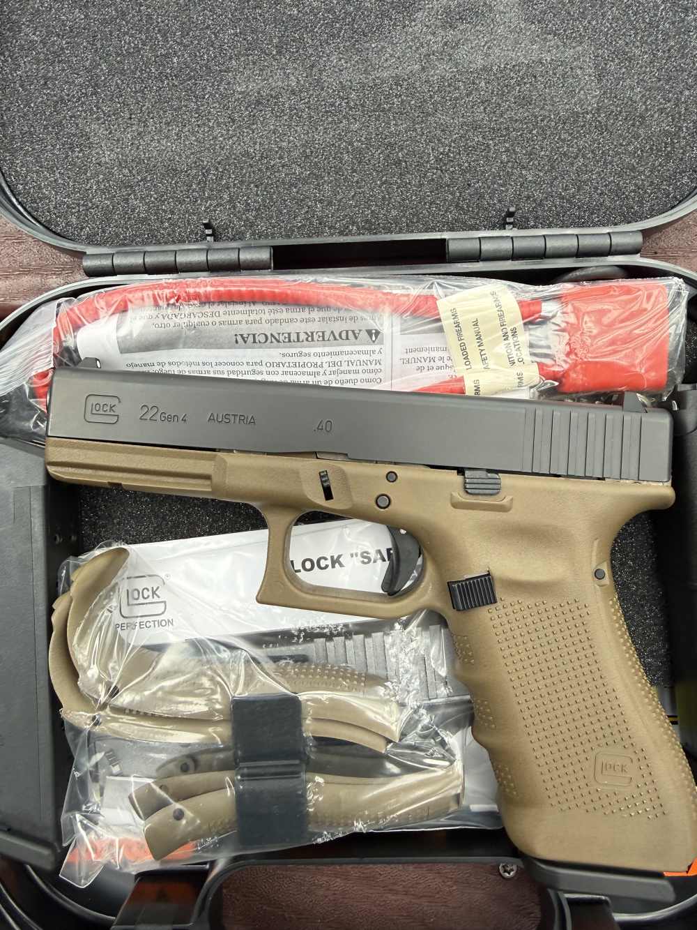 Glock 22 Gen4 in .40 S&W w/ 3mags;  never fired (my closet queen)-img-0