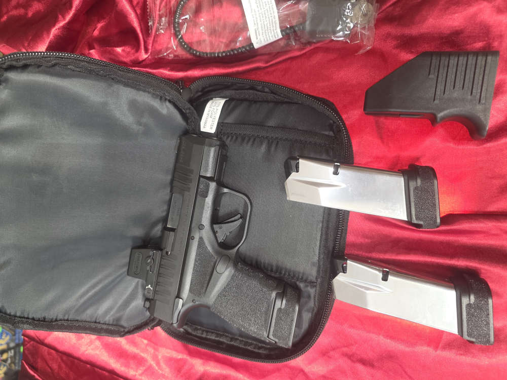 Springfield Hellcat with Holosun EPS CARRY Green Dot-img-1