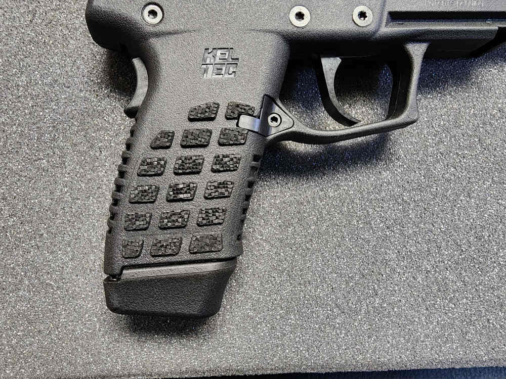 PICS! NEW KELTEC P15 9MM PISTOL 4" 15+1 12+1 FIBER OPTIC NIB 4 KEL TEC DAO-img-4