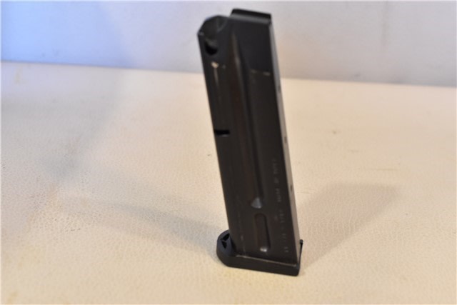 Beretta Model 92 9mm Factory 10 Round Magazine New-img-0