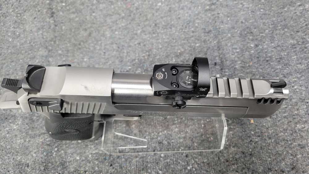 Magnum Research mdl. Desert Eagle Stainless Brake Cal. .50 AE TAKE A SHOT-img-4