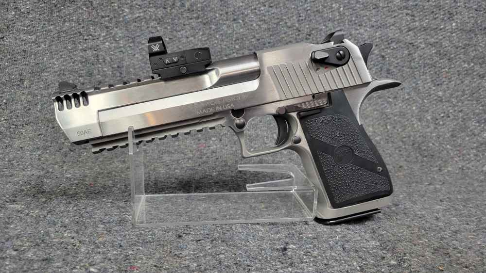 Magnum Research mdl. Desert Eagle Stainless Brake Cal. .50 AE TAKE A SHOT-img-11