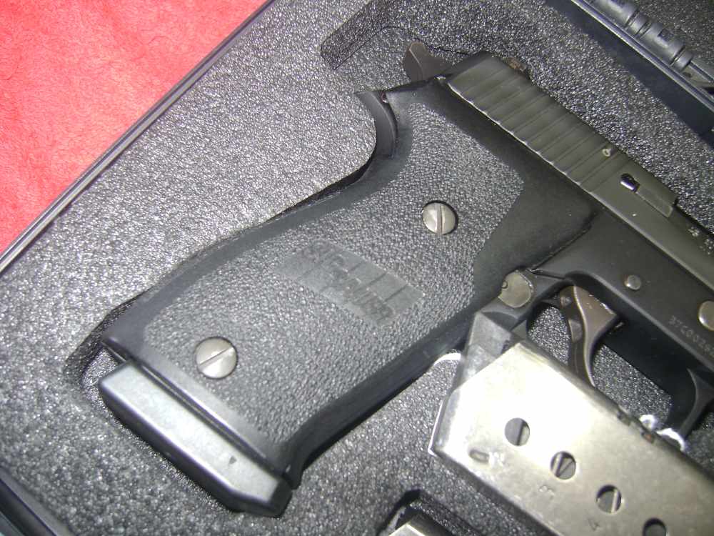SIG SAUER P 220 -45acp 3-8rd magazines lightly used-img-1