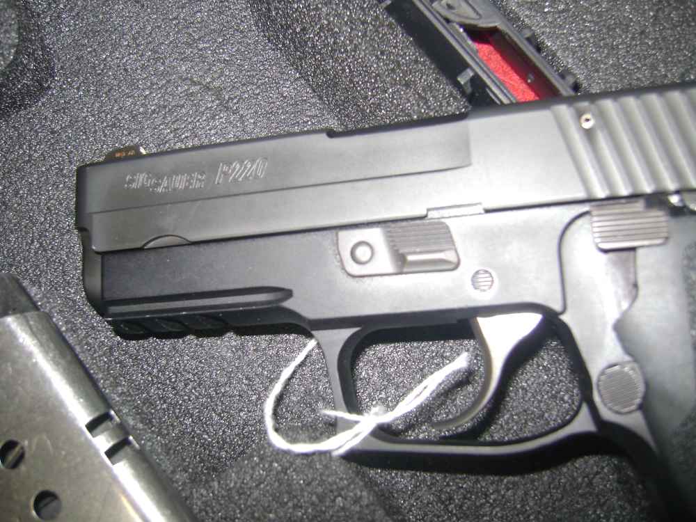 SIG SAUER P 220 -45acp 3-8rd magazines lightly used-img-3