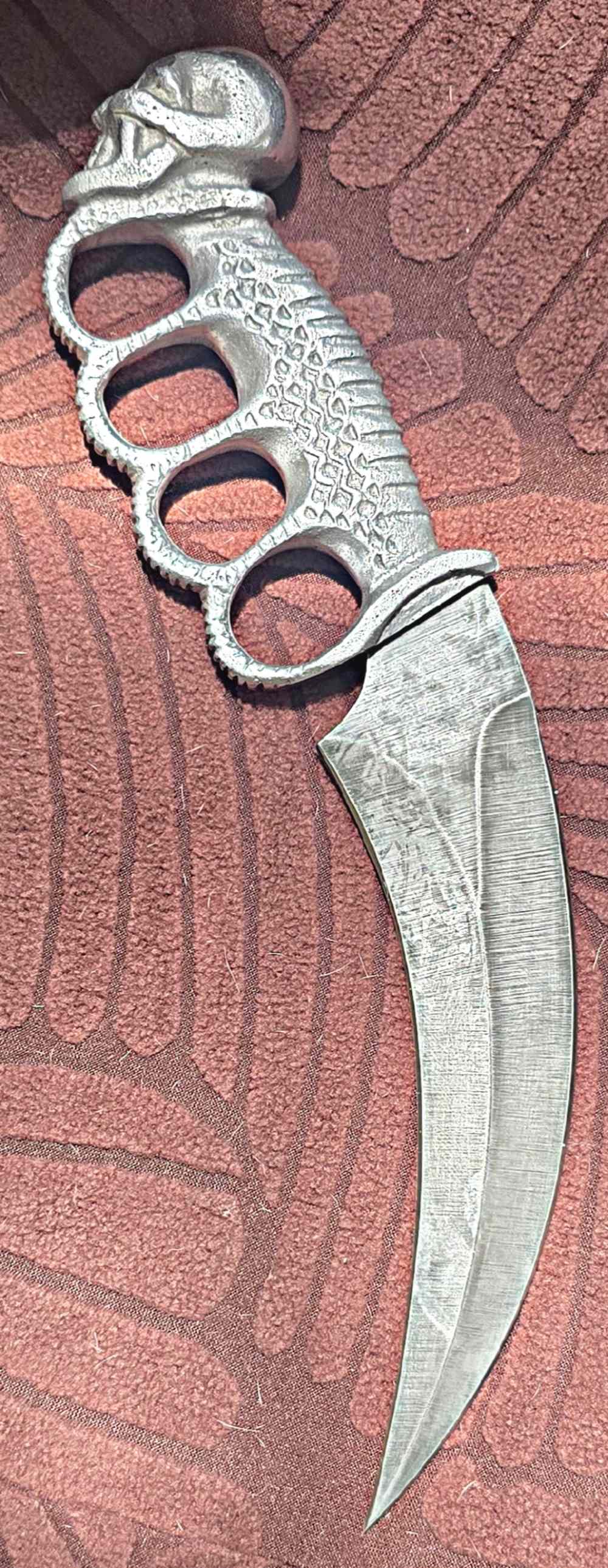 Curbed SKULL TRENCH KNIFE. Sharp on both edges. -img-1