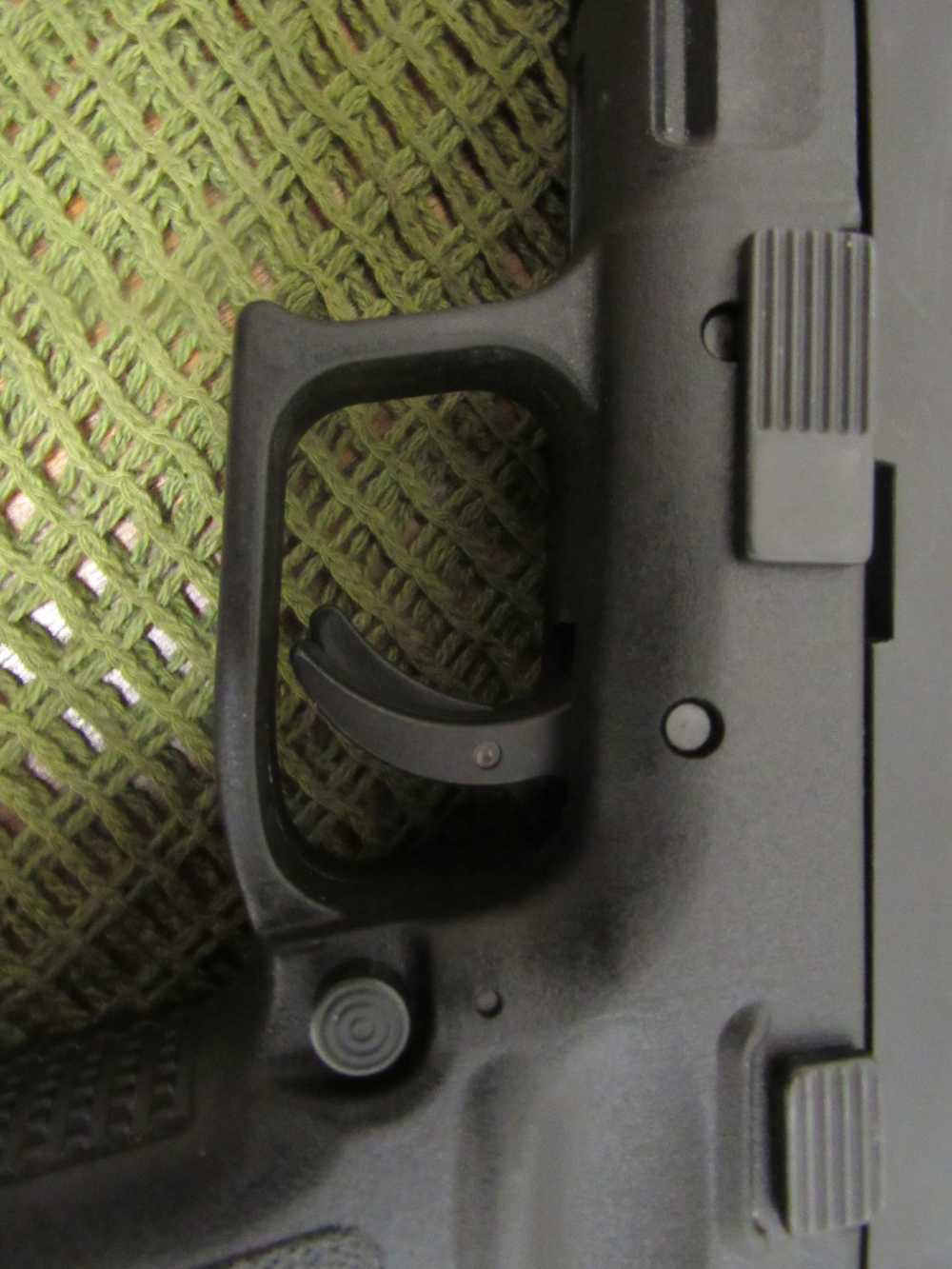 Springfield Armory XD-40 40 S&W 4" Striker Fired Semi-Automatic Pistol -img-14