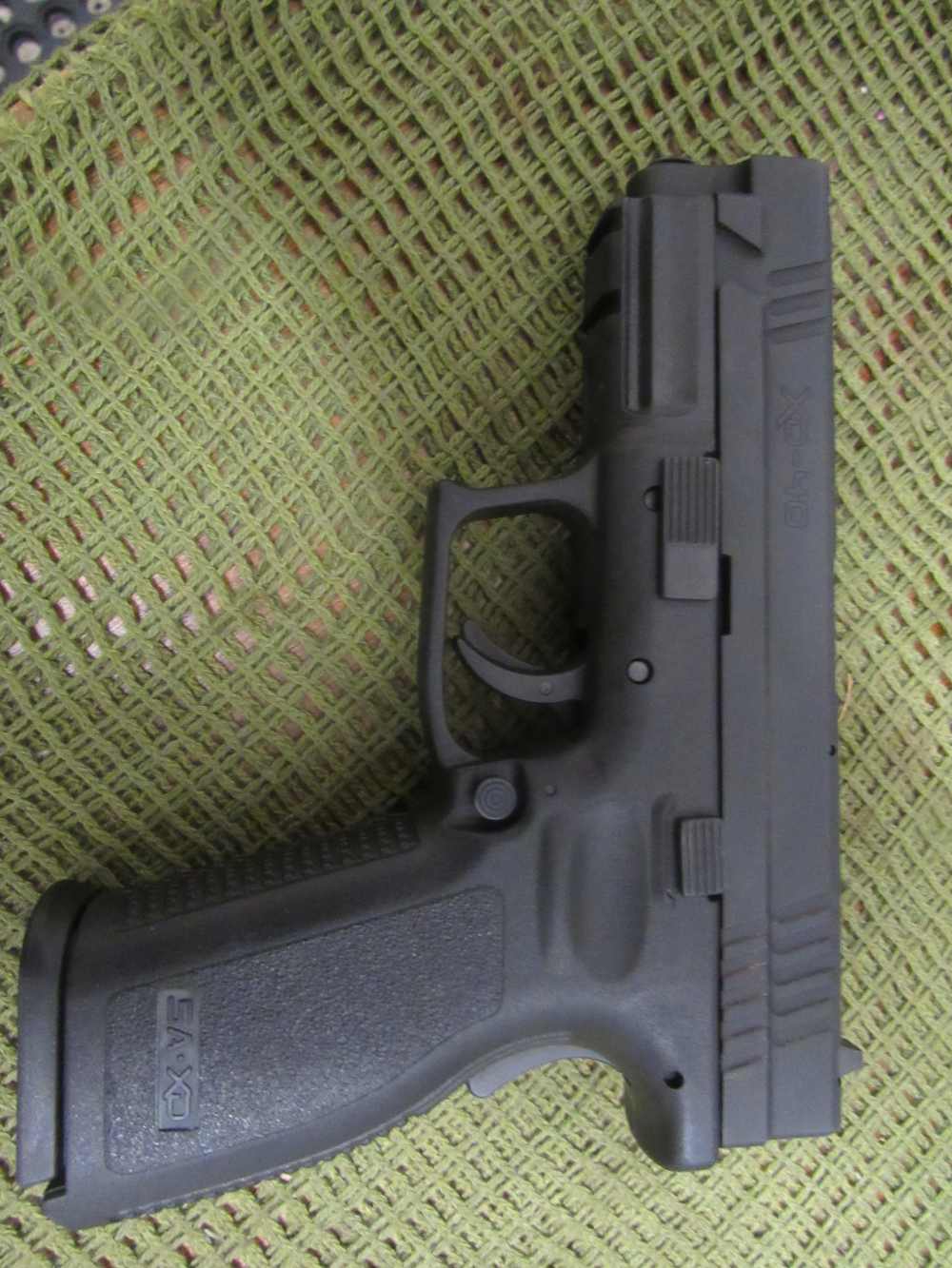 Springfield Armory XD-40 40 S&W 4" Striker Fired Semi-Automatic Pistol -img-9