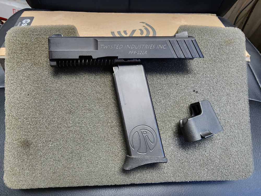 PICS! USED KELTEC PF-9 9MM PISTOL 3" CARRY BELT CLIP 22 CONVERSION KIT 22LR-img-4