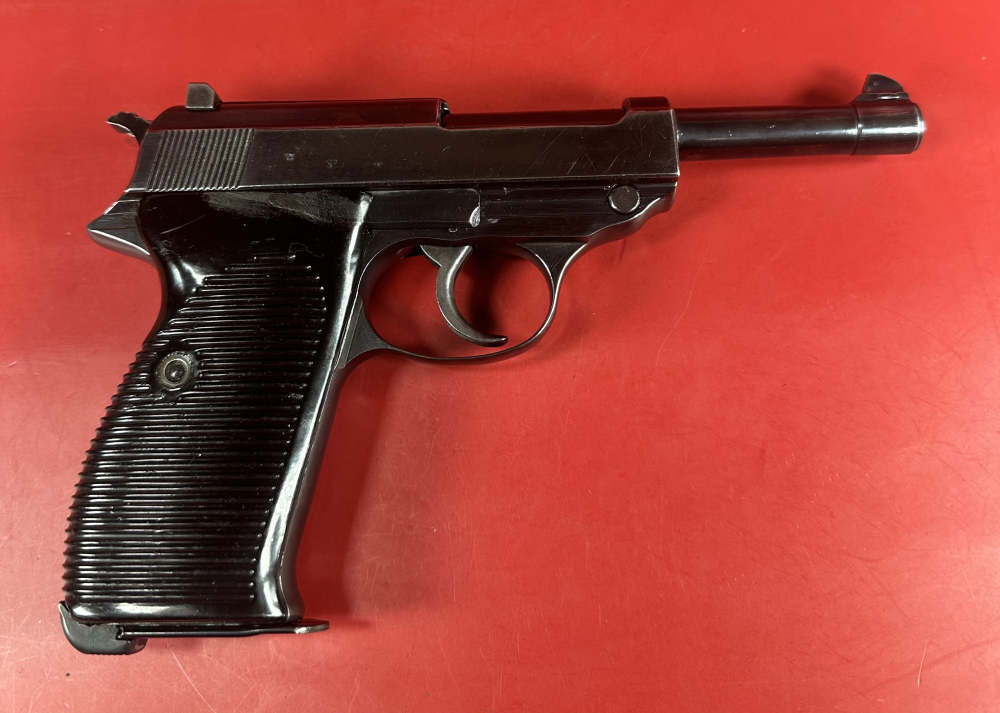 WWII 1943 WALTHER P38 CYQ Spreewerk. 9mm. 2 mags. Excellent condition.-img-11