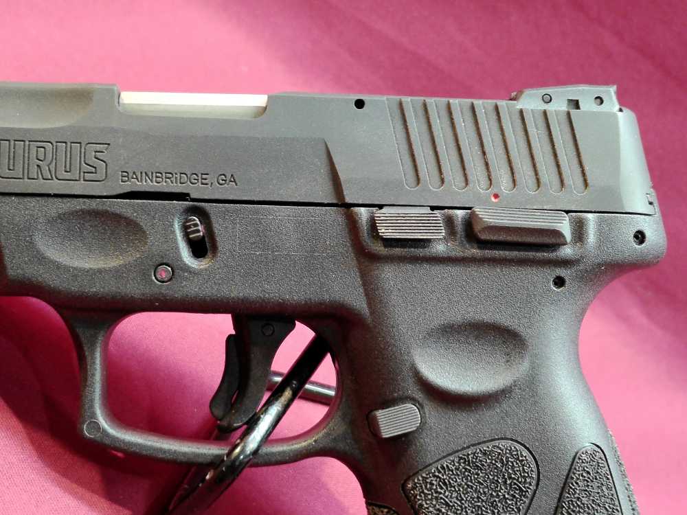 Taurus G3C 9mm 3.2" barrel 2-10 round mags l Like New!-img-6