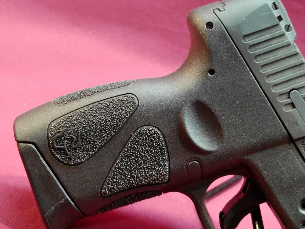 Taurus G3C 9mm 3.2" barrel 2-10 round mags l Like New!-img-8