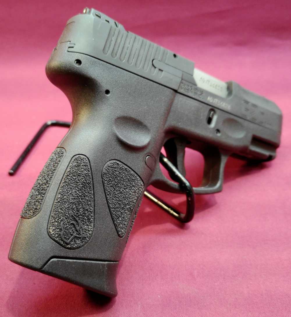 Taurus G3C 9mm 3.2" barrel 2-10 round mags l Like New!-img-3