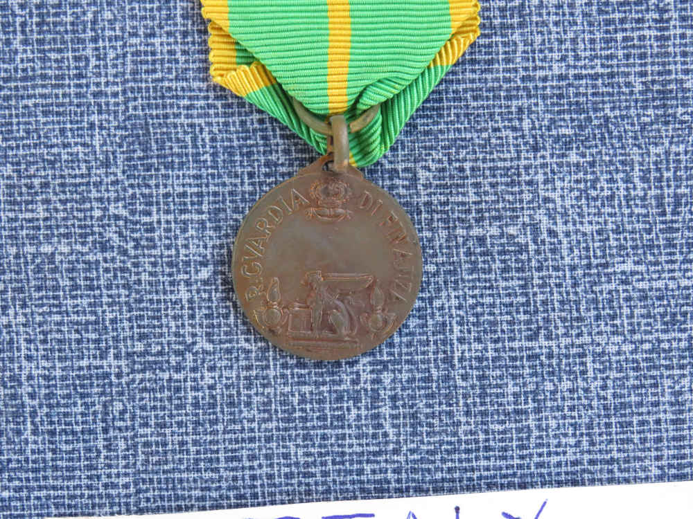 ITALIAN MEDAL Guardia de FINANZA   EXCELLENT CONDITION-img-3