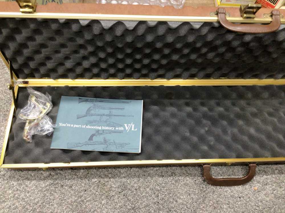 Daisy V/L Caseless Rifle 22 Cal Presentation Grade w/Original hardcase-img-17