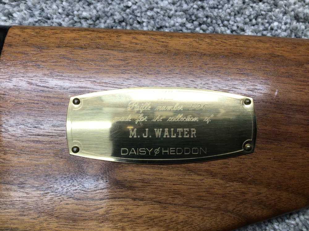 Daisy V/L Caseless Rifle 22 Cal Presentation Grade w/Original hardcase-img-5