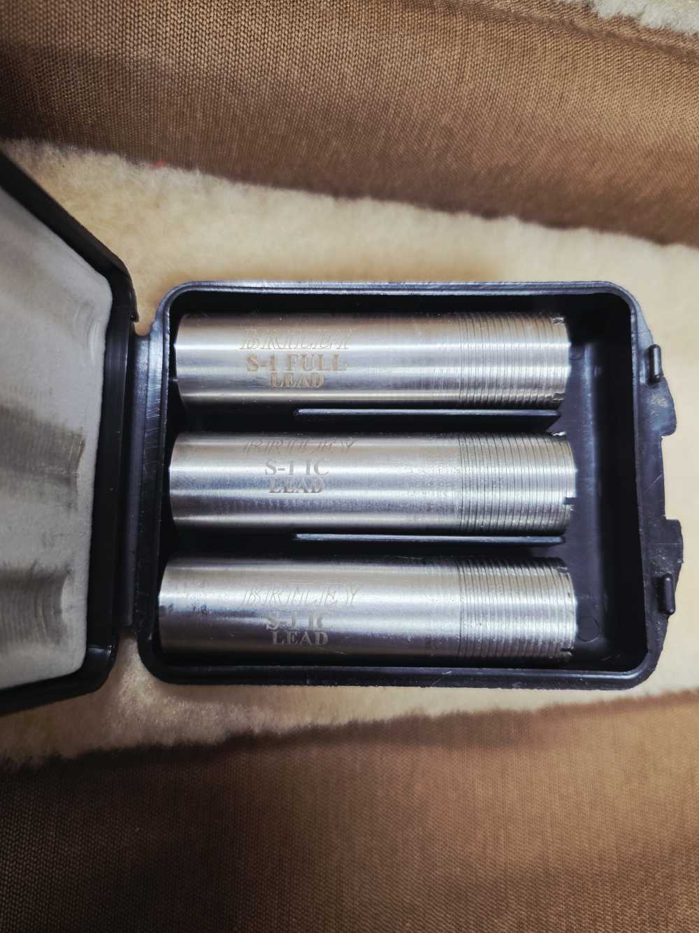 Browning Arms Citori 12G With Leather Case and Extra Chokes-img-38