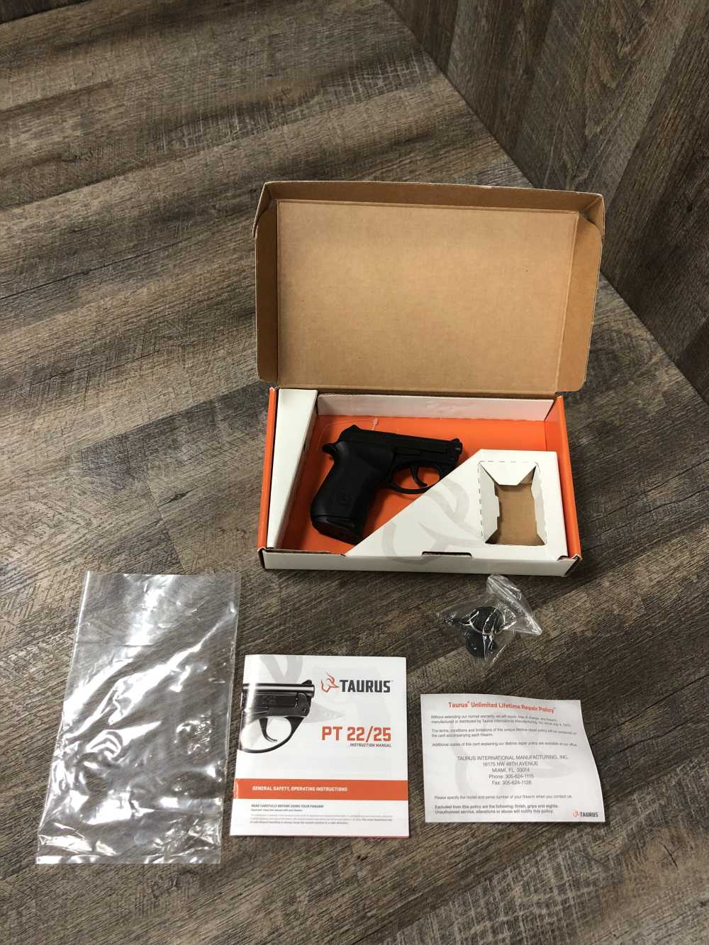 Taurus PT22 Poly .22 LR 8 Round Mag 2.8" Tip Up Barrel w/ Box NICE!-img-0