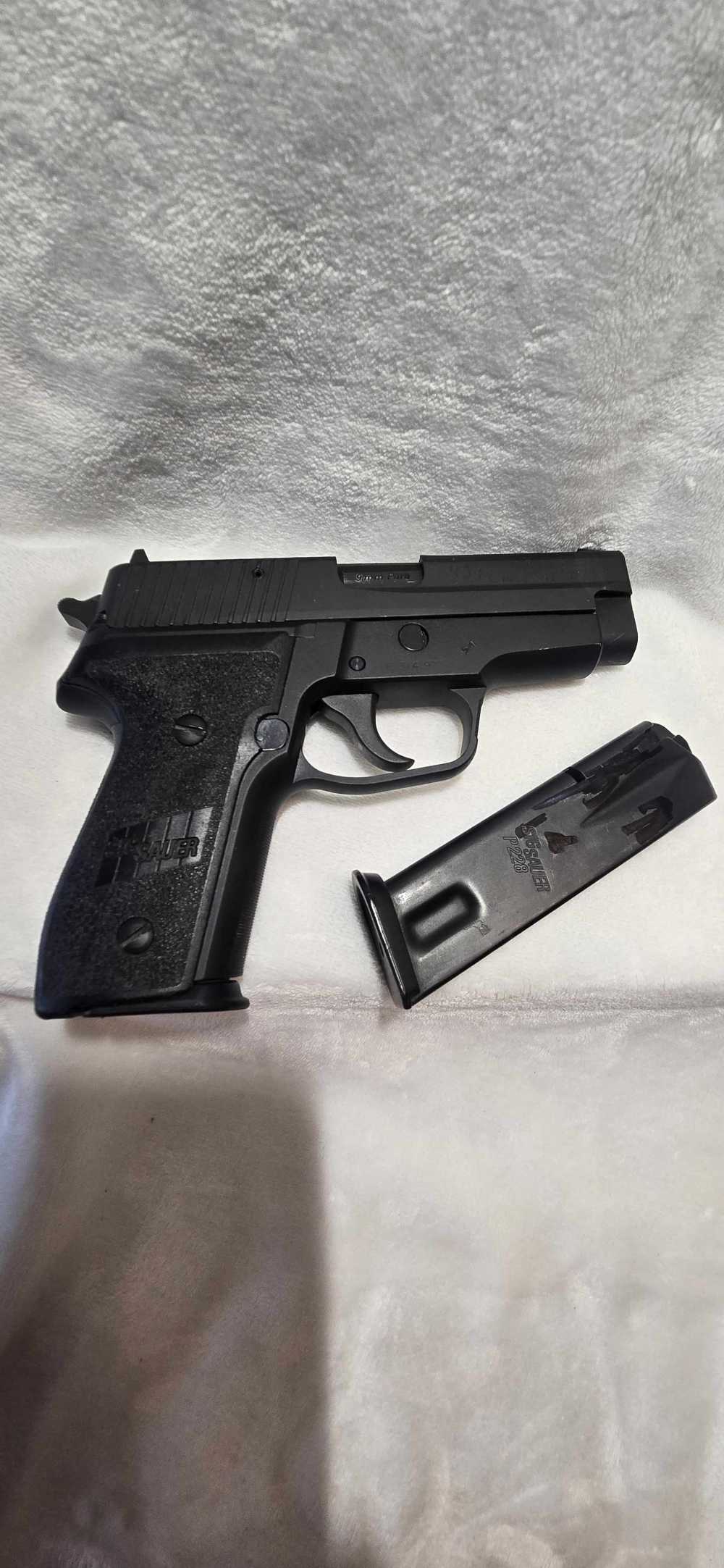 SIG SAUER P228 - MADE IN GERMANY- 9MM -  EXCELLENT CONDITION-img-20