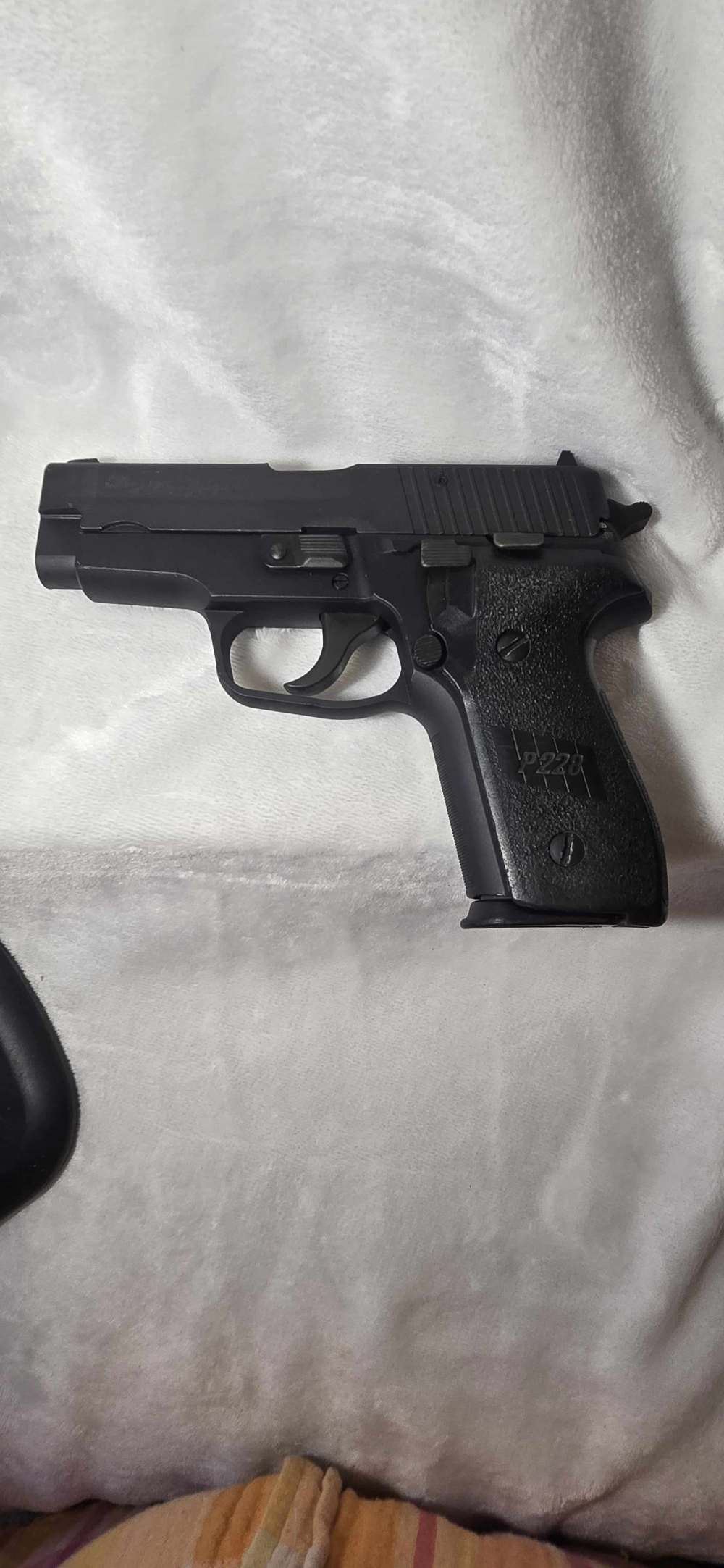 SIG SAUER P228 - MADE IN GERMANY- 9MM -  EXCELLENT CONDITION-img-1