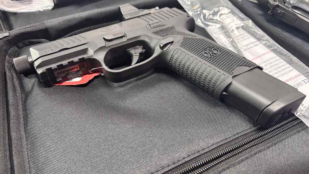 FNH 509 tactical 9mm 4.5” threaded barrel w/bag two mags and Leupold dp350-img-8