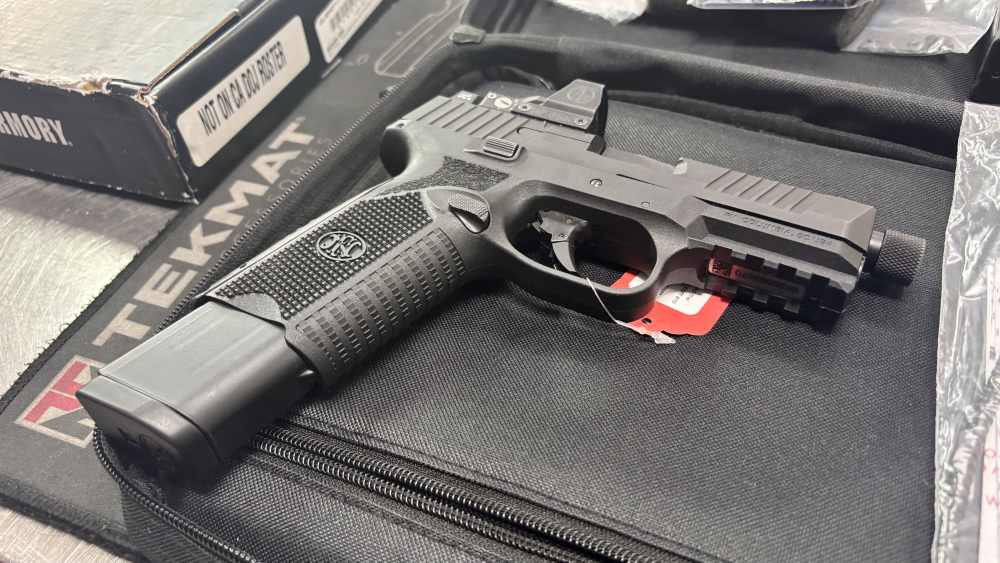 FNH 509 tactical 9mm 4.5” threaded barrel w/bag two mags and Leupold dp350-img-17