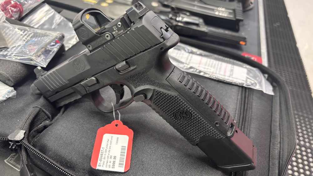 FNH 509 tactical 9mm 4.5” threaded barrel w/bag two mags and Leupold dp350-img-14