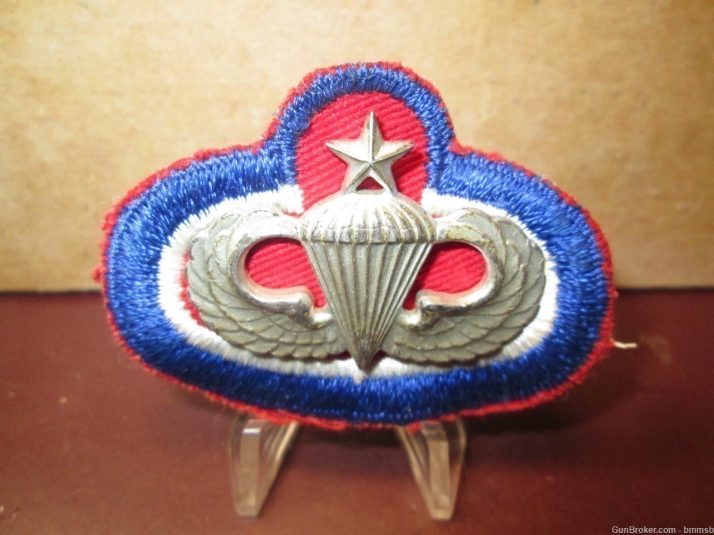 WW 2 U.S. Korean War Era 82nd. AIRBORNE SR. Jump Wing-Sterling & 82nd. OVAL-img-0