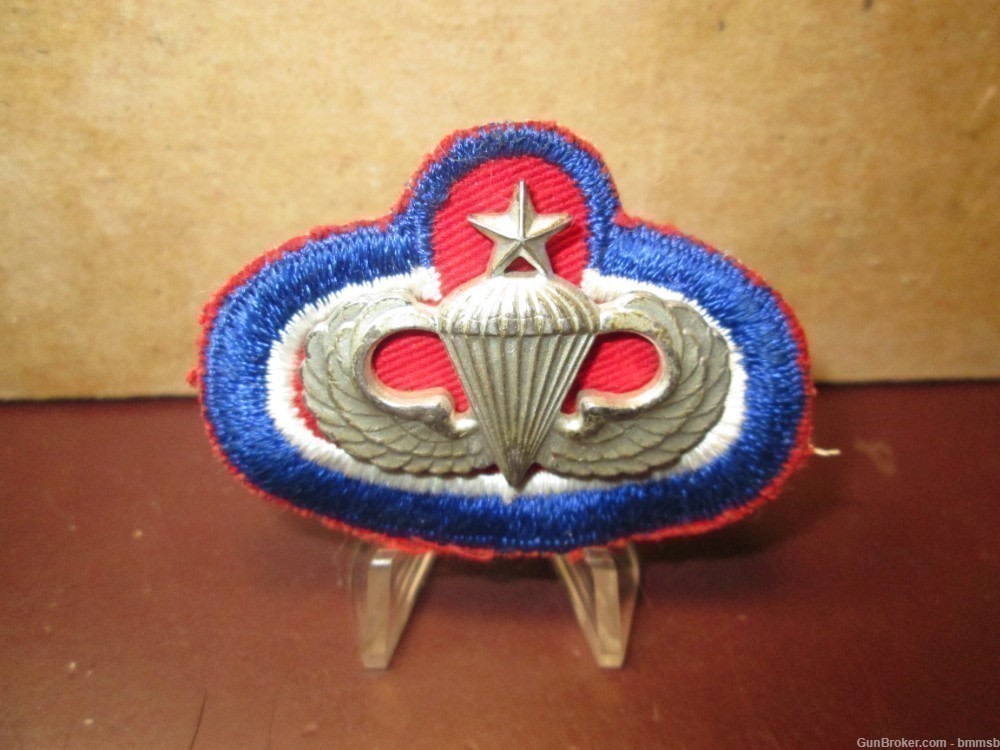 WW 2 U.S. Korean War Era 82nd. AIRBORNE SR. Jump Wing-Sterling & 82nd. OVAL-img-1