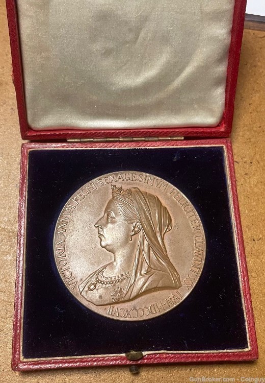 1897 Queen Victoria Diamond Jubilee 55mm Bronze Medallion-img-3