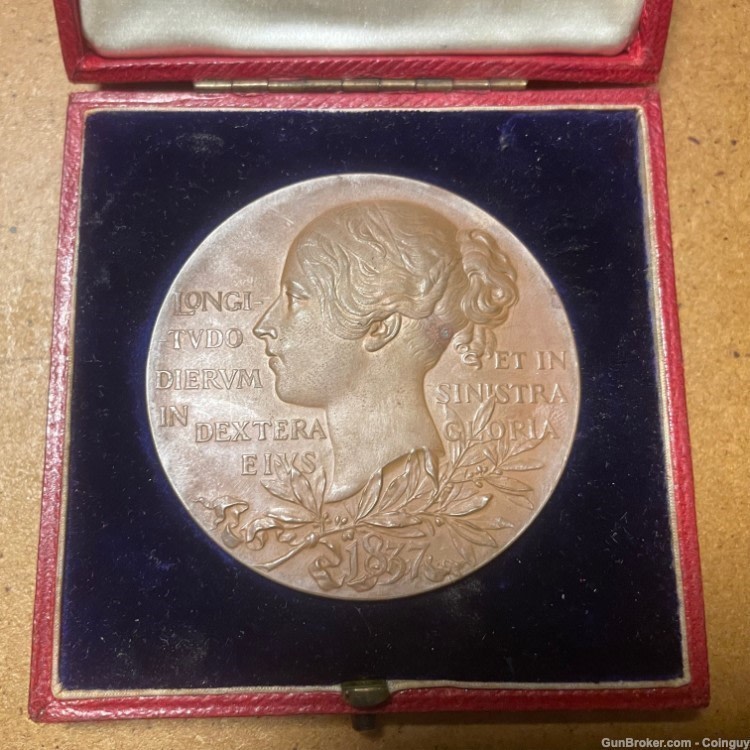 1897 Queen Victoria Diamond Jubilee 55mm Bronze Medallion-img-1