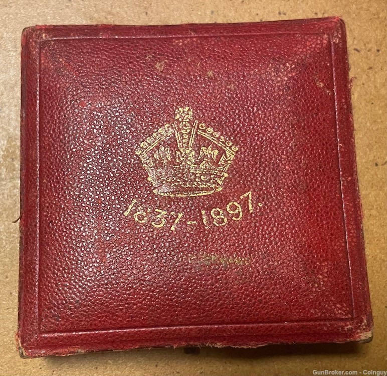 1897 Queen Victoria Diamond Jubilee 55mm Bronze Medallion-img-2