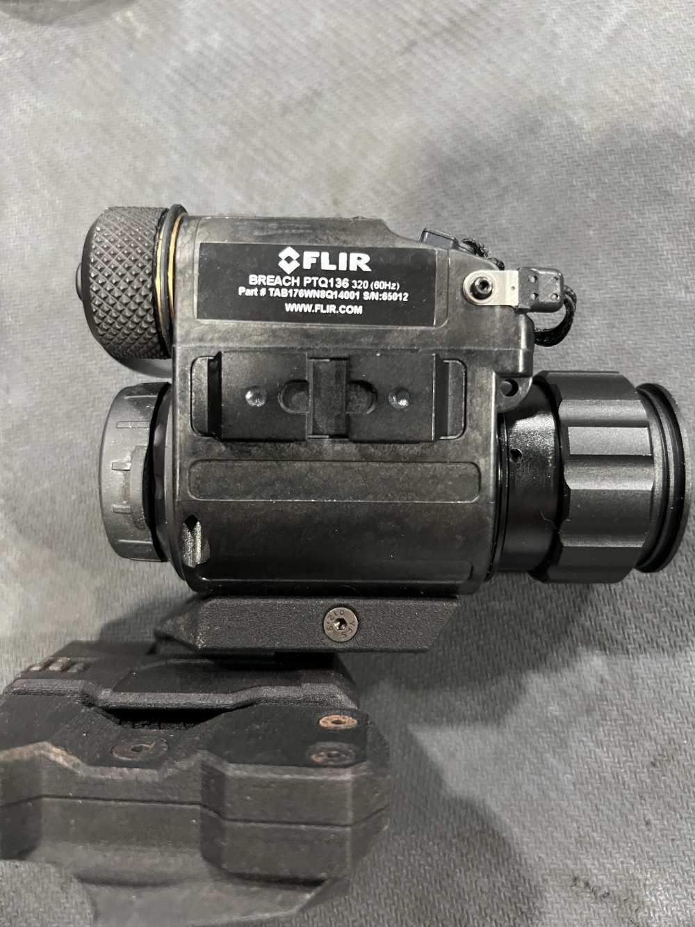 FLIR Breach PTQ136 Thermal Monocular /w Helmet Mount-img-1