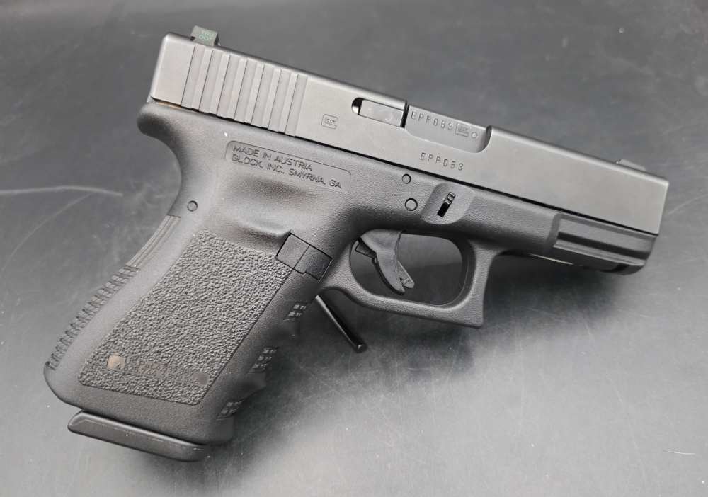 Glock 23 Gen 3 40S&W 4 Mags, Extra Spring, 3 Holsters-img-6