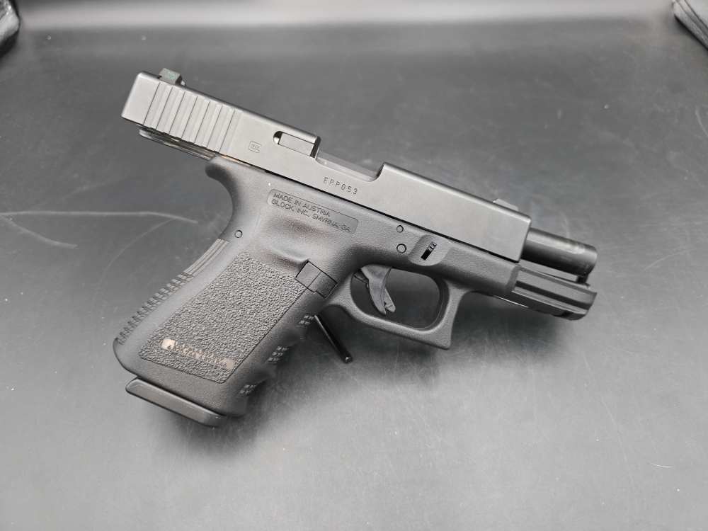 Glock 23 Gen 3 40S&W 4 Mags, Extra Spring, 3 Holsters-img-18