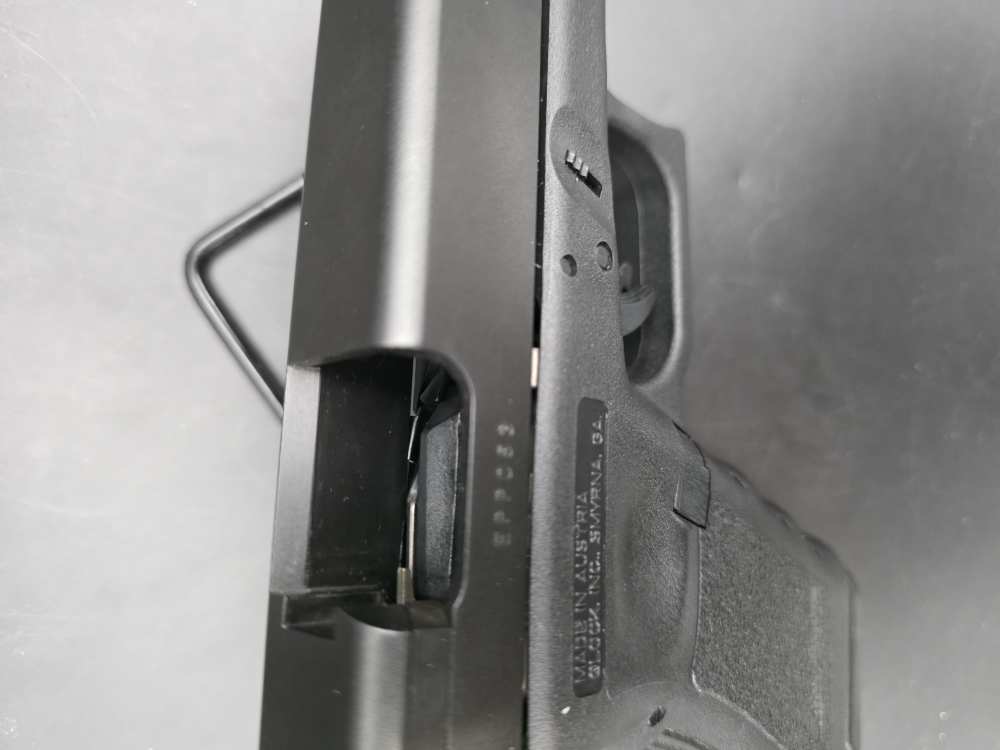 Glock 23 Gen 3 40S&W 4 Mags, Extra Spring, 3 Holsters-img-19