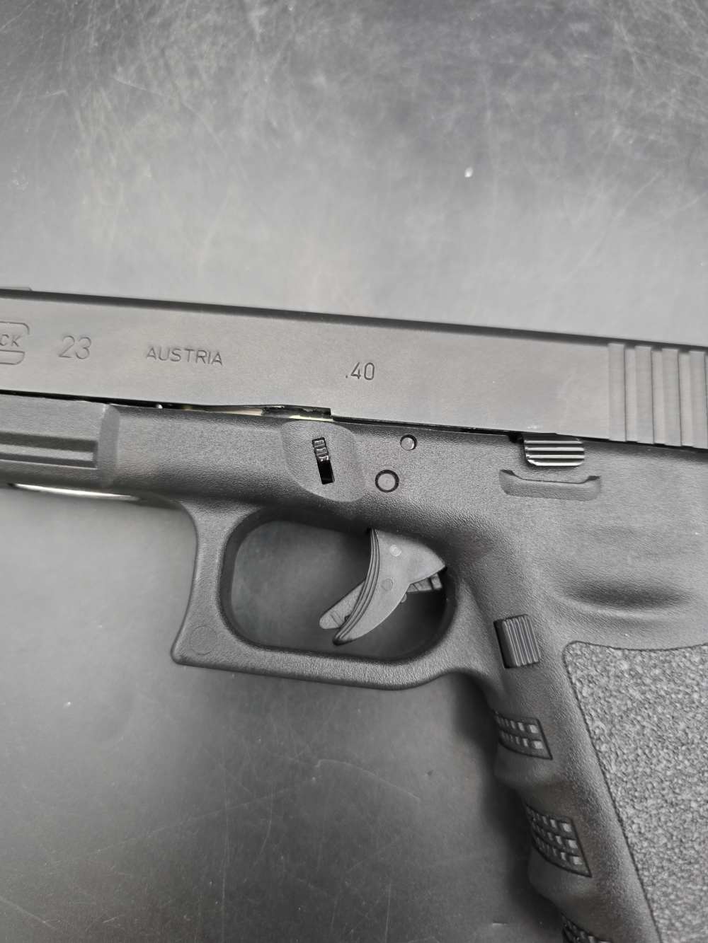 Glock 23 Gen 3 40S&W 4 Mags, Extra Spring, 3 Holsters-img-13
