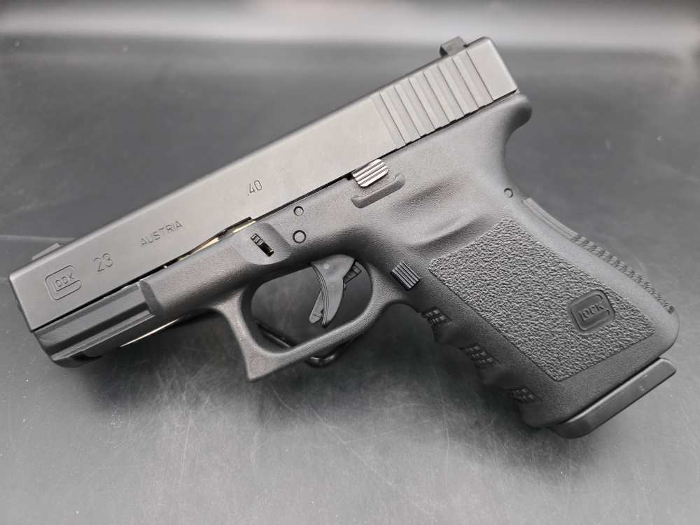 Glock 23 Gen 3 40S&W 4 Mags, Extra Spring, 3 Holsters-img-5