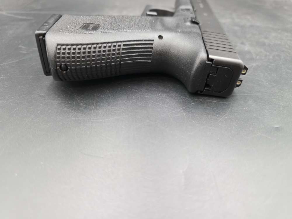 Glock 23 Gen 3 40S&W 4 Mags, Extra Spring, 3 Holsters-img-15