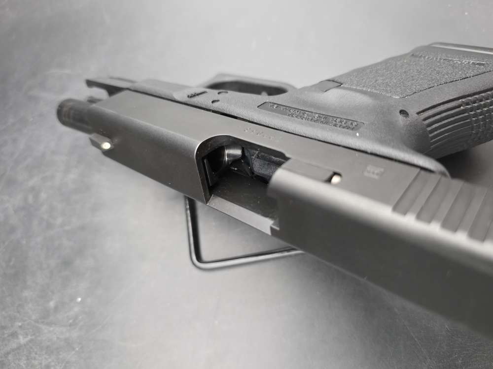 Glock 23 Gen 3 40S&W 4 Mags, Extra Spring, 3 Holsters-img-20