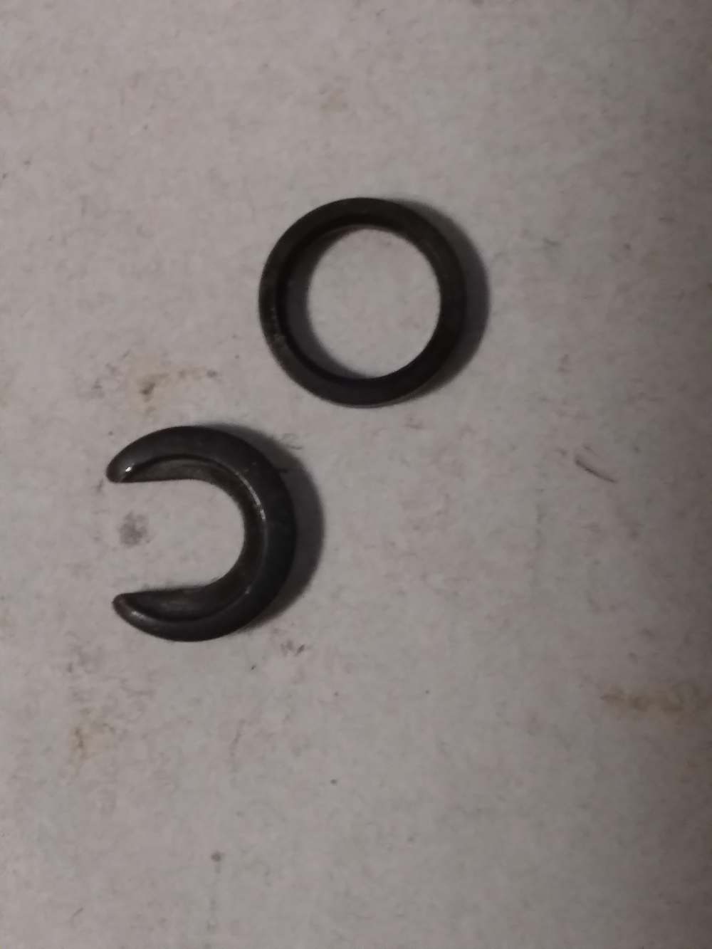 Post 64 winchester model 70 firing pin retainer and 2 extractors -img-4