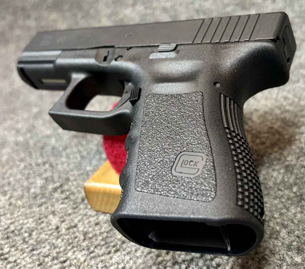 Glock 23 G23 40 S&W mint low miles night sights two mags case-img-5