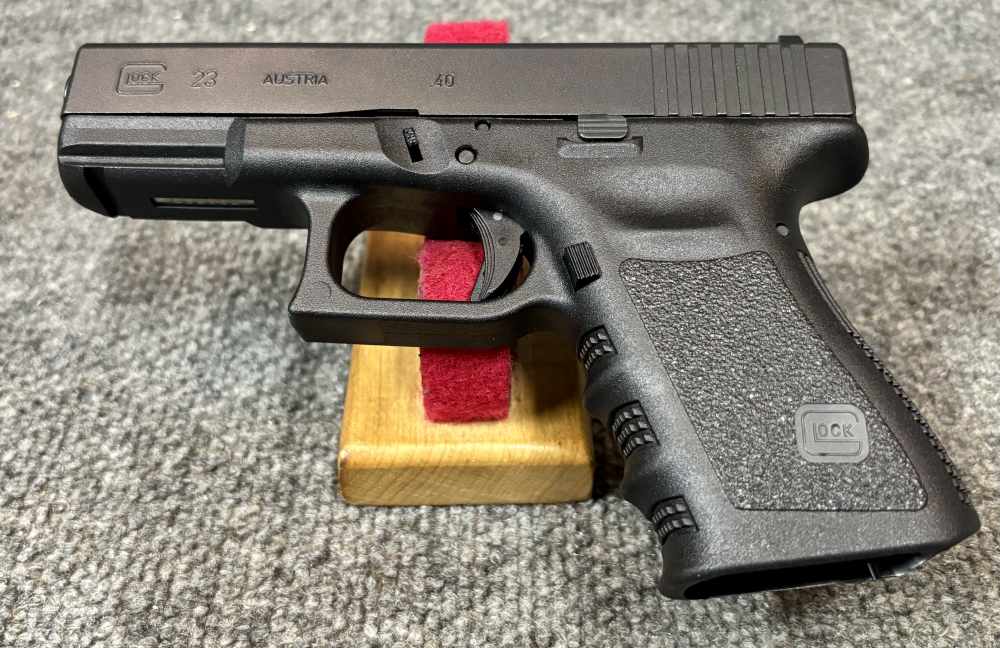 Glock 23 G23 40 S&W mint low miles night sights two mags case-img-4