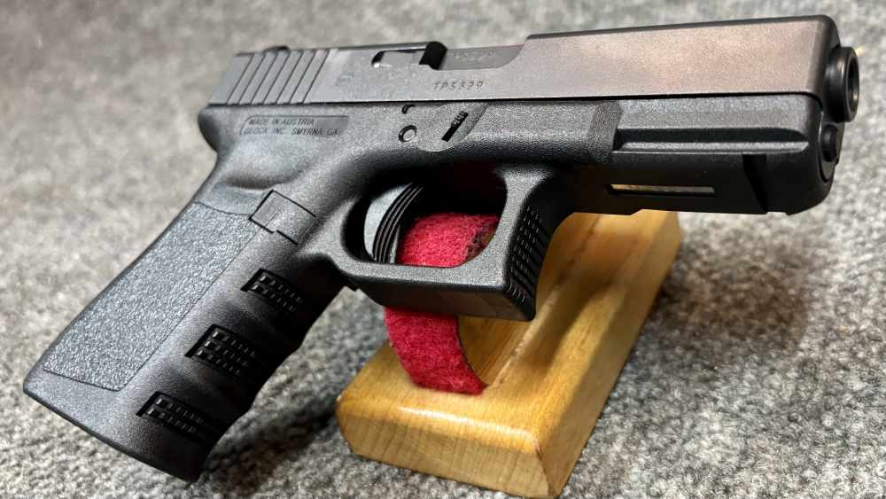 Glock 23 G23 40 S&W mint low miles night sights two mags case-img-3